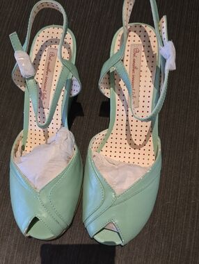 Bait Women’s Mint Green Slingback Peep-Toe Heels
